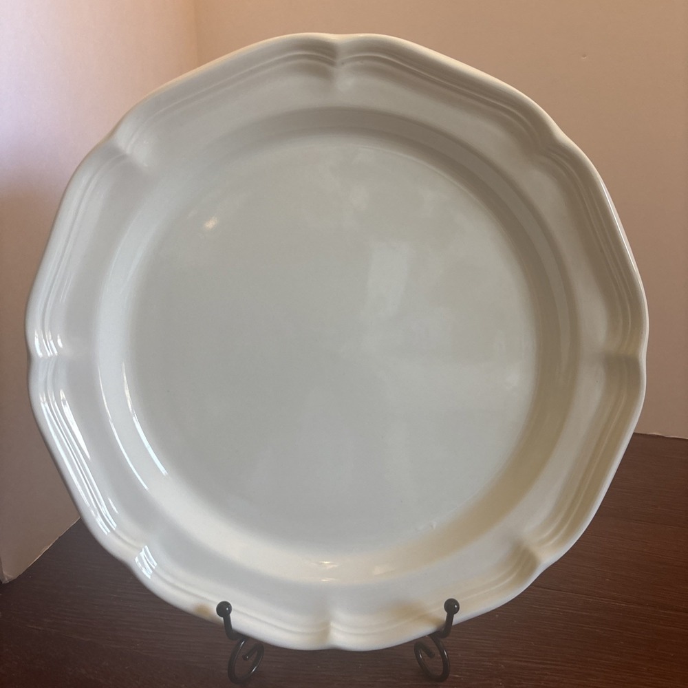 Mikasa French Countryside Dinner Plate F 9000 White ~ 10 7/8" EUC